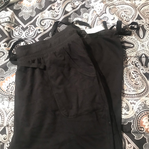 SOLD!!Brand New Bobbi Brooks jogging capris. - Picture 2 of 2